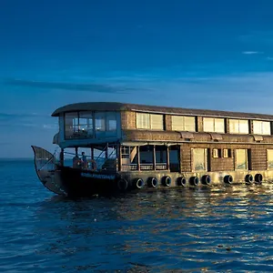 4* Botel Harmony Houseboats